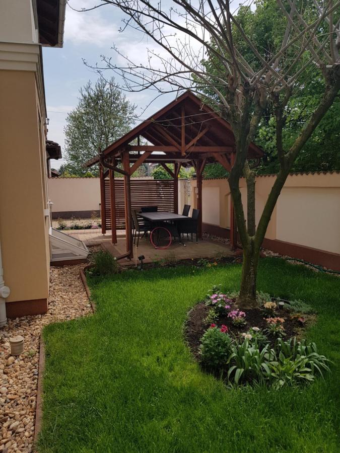 Elek Apartmanhaz Hajduszoboszlo Exterior photo