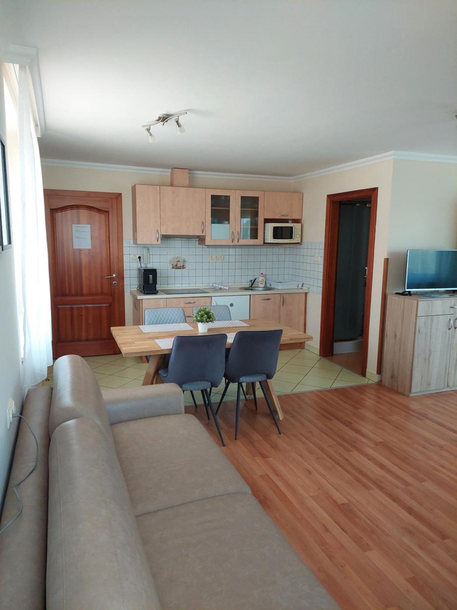 Elek Apartmanhaz Hajduszoboszlo Exterior photo