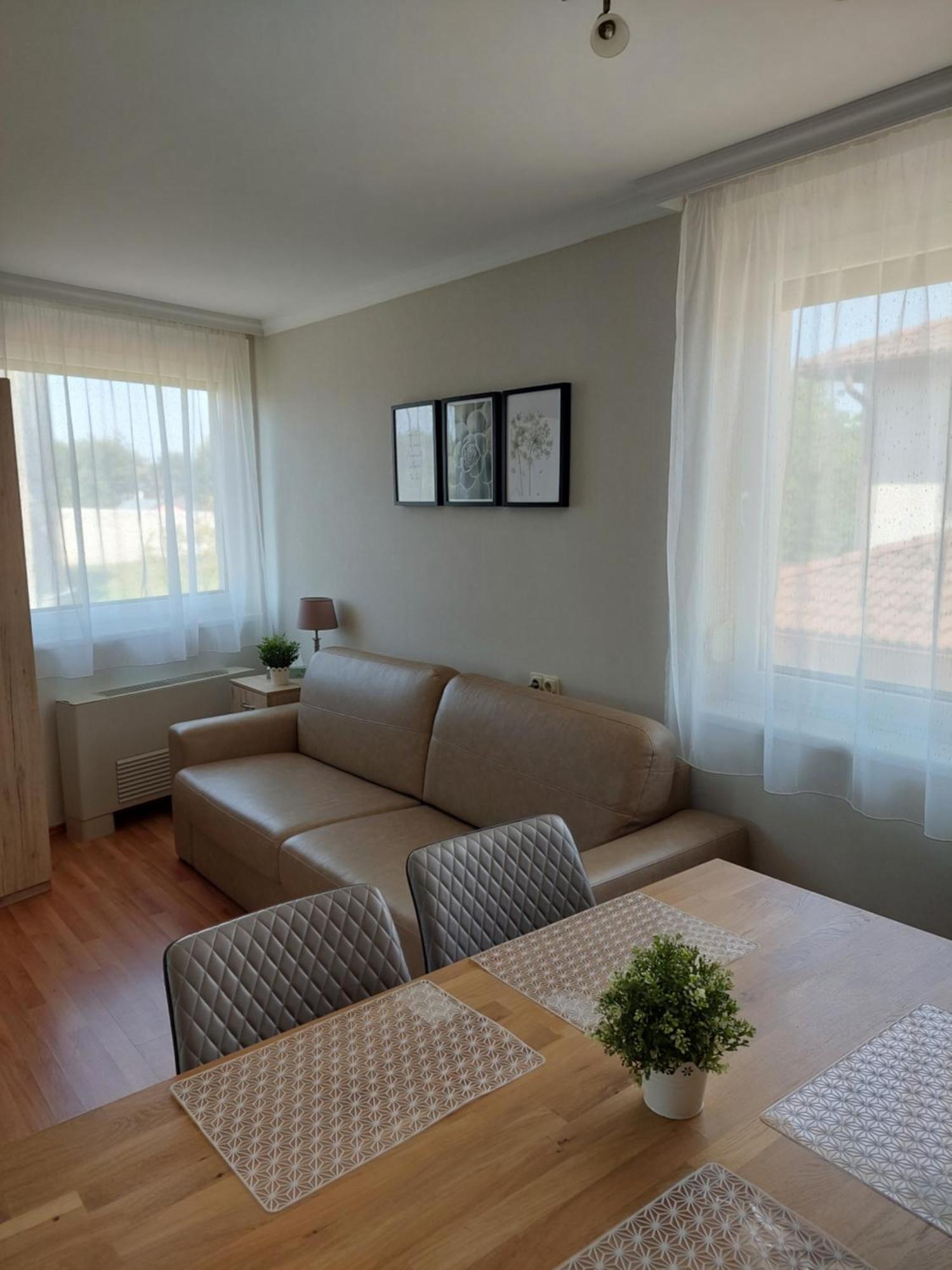 Elek Apartmanhaz Hajduszoboszlo Exterior photo