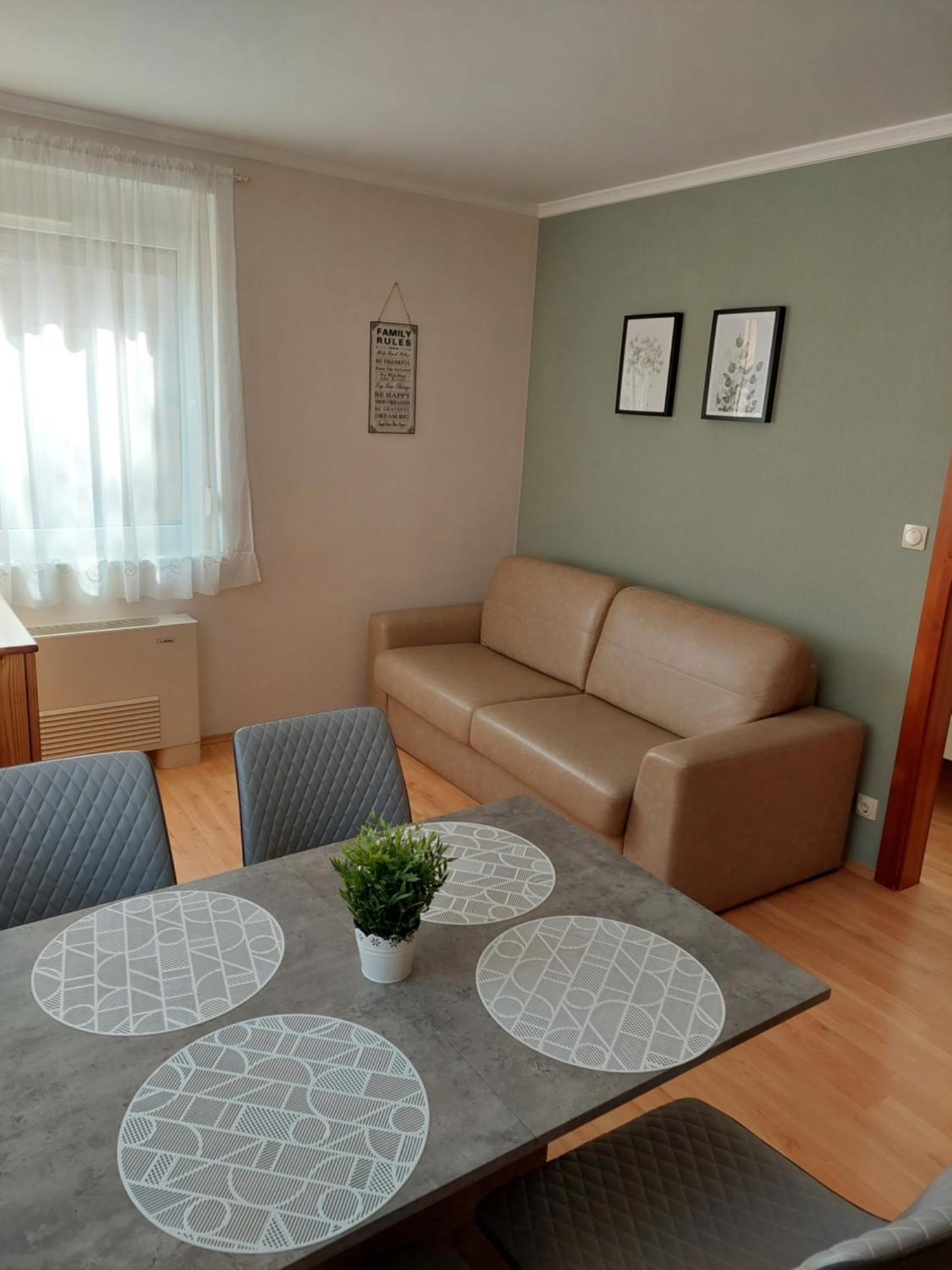 Elek Apartmanhaz Hajduszoboszlo Exterior photo